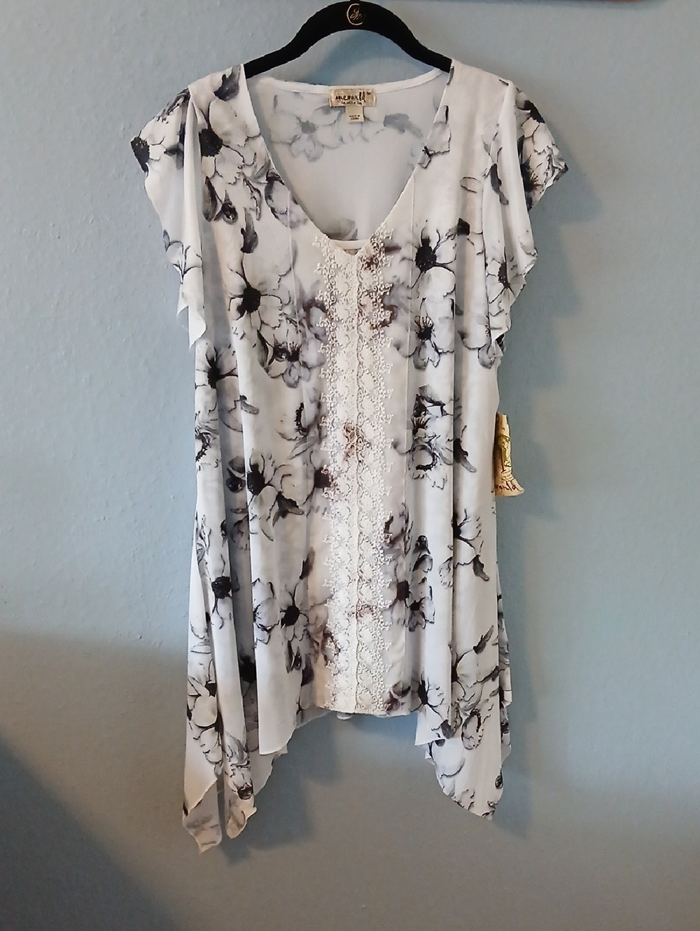 NWT ONE WORLD White Tunic with Black Floral Print & Lace Trim - M